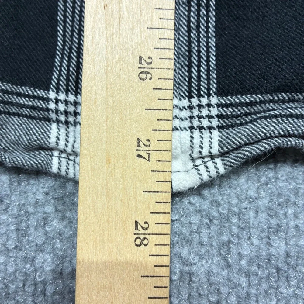 GAP Untucked Flannel Shirt Mens Small Black White Plaid Button-up Outdoor Casual